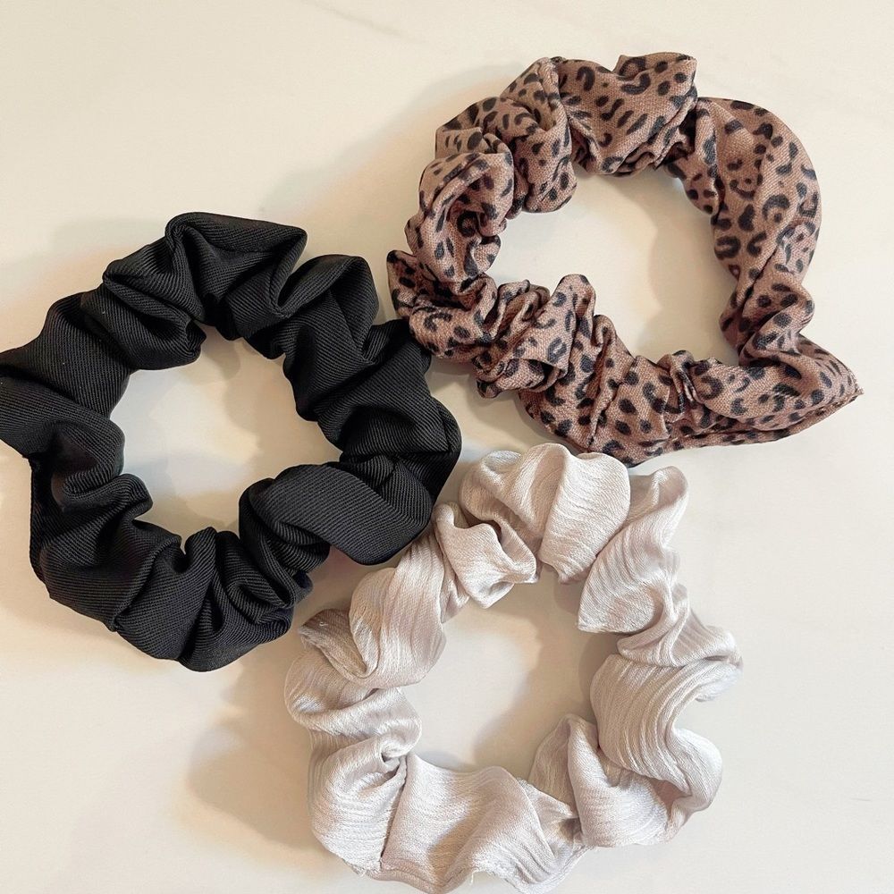 LOLA Silky Leopard Skinny Scrunchies Set